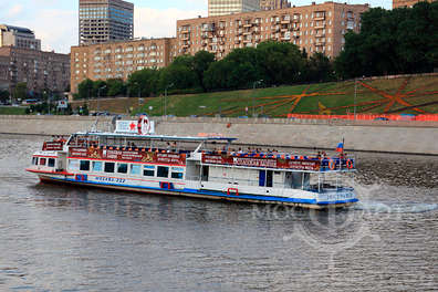 Ежедневная речная прогулка по центру Москвы