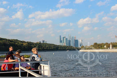 Ежедневная речная прогулка по центру Москвы