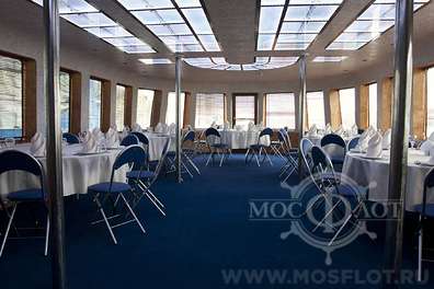 Диско-круиз на комфортабельной яхте Уникум от Москва-Сити с ужином на борту