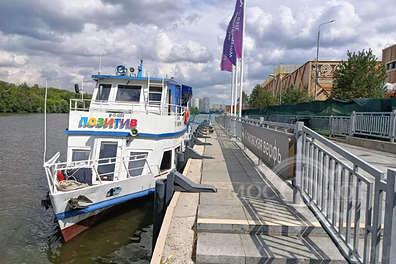 Кремлевская часовая обзорная прогулка на теплоходе «Позитив»