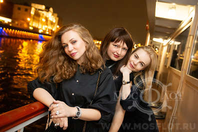 Московский Гала-круиз по центру Москвы с ужином и зажигательной дискотекой