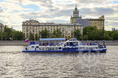 Речная прогулка на ретро-трамвайчике по центру Москвы от причала Китай-город/Устьинский до причала Воробьевы горы