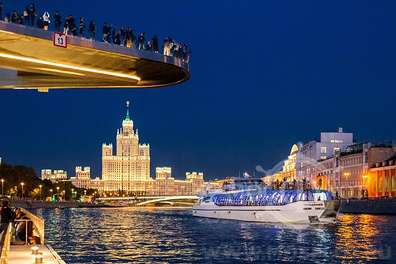 Предновогодний корпоратив 2022 на комфортабельном теплоходе Radisson