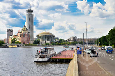 Прогулка на теплоходе по центральному маршруту Москвы от причала Новоспасский мост