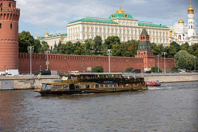 Прогулка по Москве-реке на дизайнерском теплоходе «Морис» от Киевского вокзала