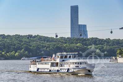 Речная прогулка на день Города Москвы, с живой музыкой и ужином на теплоходе Соболь