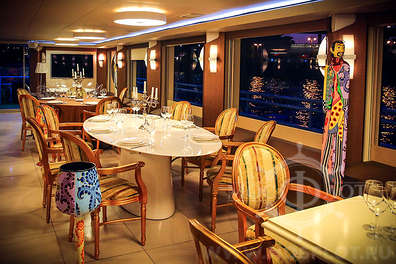 Речная прогулка на стильной трехпалубной яхте-ресторане класса люкс Palma De Сочи с обедом или ужином