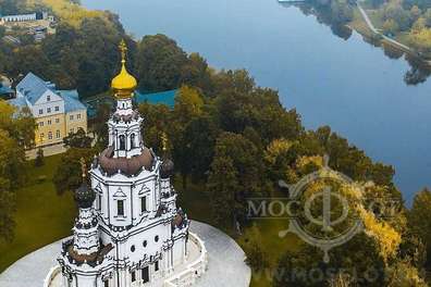 Речная прогулка на теплоходе выходного дня в Подворье Покровского монастыря