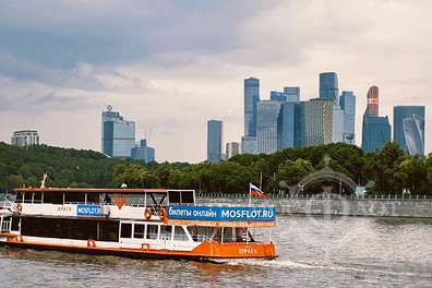 Речная прогулка по центру Москвы от парка Зарядье до Киевского вокзала