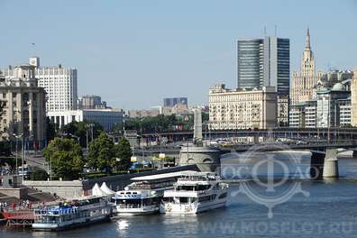 Речная прогулка по центральному прогулочному маршруту с отправлением от причала «Киевский вокзал» и «Устинский мост»