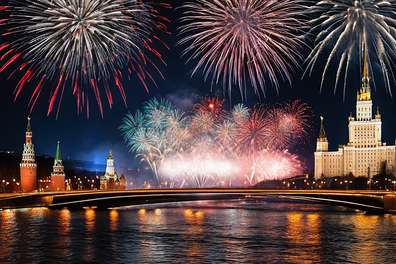 Речная прогулка с ужином на теплоходе «Ривьера» 9 мая — праздничный круиз с салютом