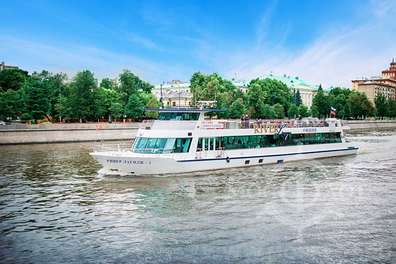 Речная прогулка в День города на теплоходе "Ривер Лаунж" по центру Москвы с ужином