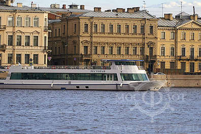 Речная прогулка в День города на теплоходе "Ривер Лаунж" по центру Москвы с ужином