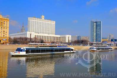 Речная прогулка в День города на теплоходе "Ривер Палас" по центру Москвы с ужином