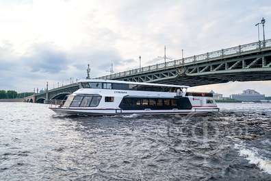 Круговая прогулка на электроходе "Стрельна"