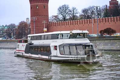 Вечерняя прогулка на электроходе "Стрельна"
