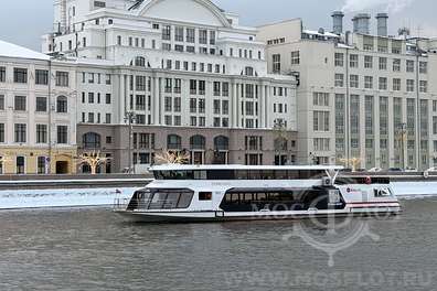 Вечерняя прогулка на электроходе "Стрельна"