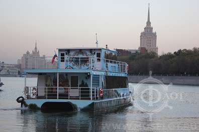 Теплоход Держава в аренду от собственника в Москве