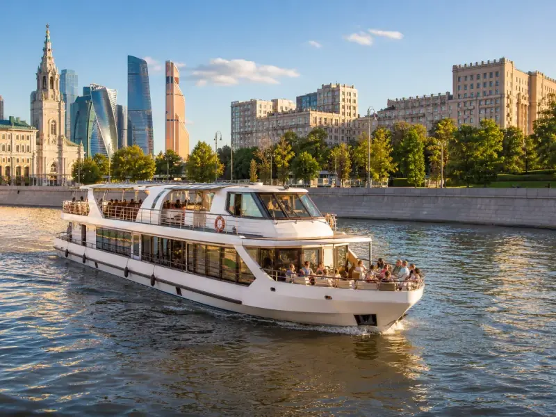 Речные прогулки на теплоходе в Москве