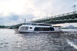 Зимняя прогулка на электроходе «Стрельна» от причала «Киевский»