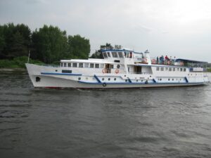 «Я ГУЛЯЮ ПО МОСКВЕ » речная прогулка по Москве-реке (от СИТИ до КРЫМСКОГО МОСТА )на люкс- теплоходе СОБОЛЬ, АВГУСТИНА
