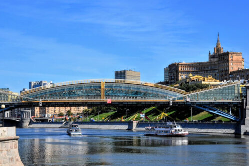 Речная прогулка по центру Москвы от причала Киевский до парка Зарядье