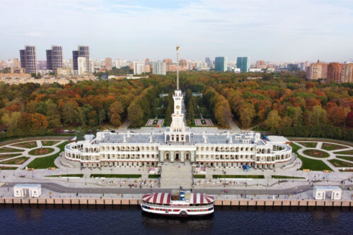 Классический круговой часовой маршрут на колесном двухпалубном теплоходе от Северного Речного Вокзала.