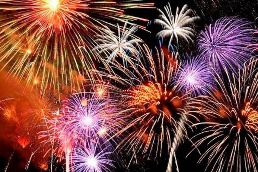 Фейерверки и салюты на теплоходе