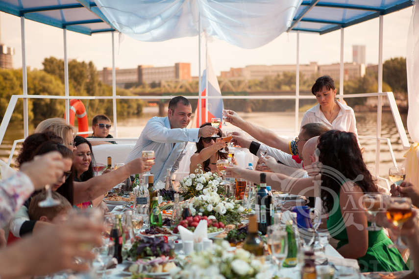 Практичные статьи про аренду теплохода