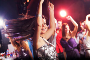 Снегири на волне: Речная дискотека по центру Москвы!