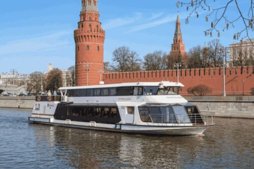 Круговая прогулка на электроходе Стрельна от Крымского моста: билеты, меню, цены 2026