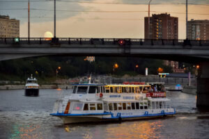 Ночная часовая прогулка по центру Москвы от Парка «Зарядье»