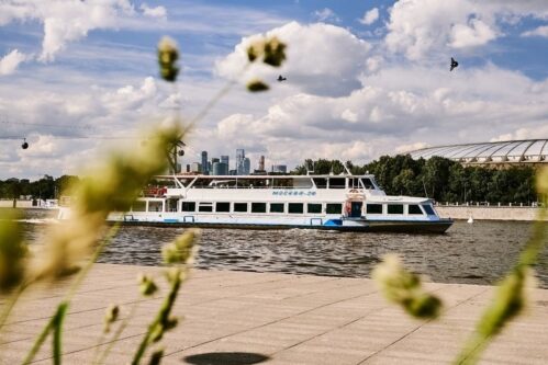 Речная прогулка на теплоходе от причала «Лужники» по центру Москвы
