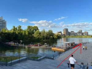 Лестница и проход ко второму пирсу у Центра семьи Казан