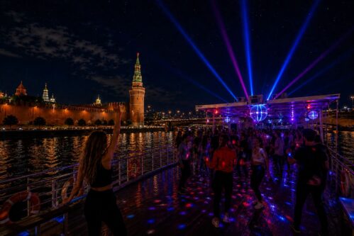Ночной круиз с дискотекой по Москве-реке на теплоходе «Москва-28»
