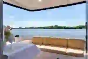 яхта открытая часть салона