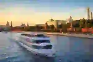 Праздничная прогулка на теплоходе в День России в Москве