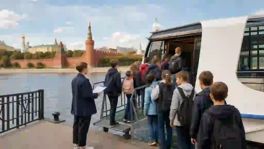 Школьная экскурсия на теплоходе по Москве-реке: как организовать поездку для класса