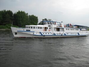 Теплоход «Соболь» для вечернего круиза по Москве-реке