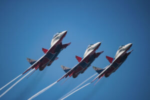 aviashou-maks-s-borta-komfortabelnogo-teplokhoda-avgustina-i-aleksiya-01