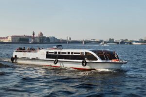 avtorskaya-rechnaya-ekskursiya-na-teplokhode-po-sankt-peterburgu-mify-i-legendy-peterburga-04