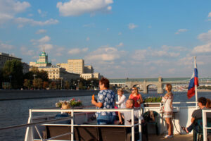 centralniy-progulochniy-marshrut-moskvy-ot-prichala-ustinskiy-most-14