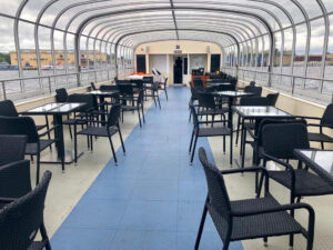 den-goroda-na-panoramnom-teplokhode-moskva-river-s-prosmotrom-gorodskogo-salyuta-03