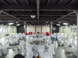 den-vsekh-vlyublennykh-na-teplokhode-restorane-loft-boat-08