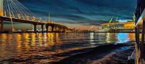 diskoteka-na-razvod-mostov-na-dvukhpalubnykh-teplokhodakh-v-sankt-peterburge-02