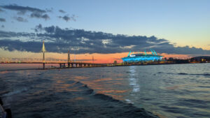 diskoteka-na-razvod-mostov-na-dvukhpalubnykh-teplokhodakh-v-sankt-peterburge-06