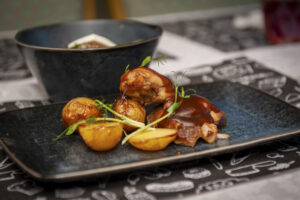 dnevnoy-laundzh-kruiz-s-obedom-na-bortu-teplokhoda-legenda-po-moskve-reke-08