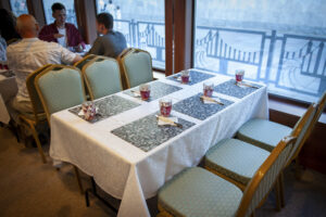 dnevnoy-laundzh-kruiz-s-obedom-na-bortu-teplokhoda-legenda-po-moskve-reke-09