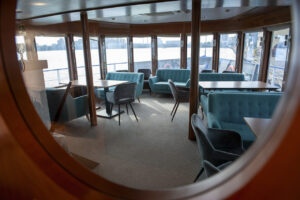 dnevnoy-laundzh-kruiz-s-obedom-na-bortu-teplokhoda-legenda-po-moskve-reke-14