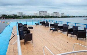 grand-progulka-po-tsentru-moskvy-na-panoramnom-teplokhode-santa-mariya-04